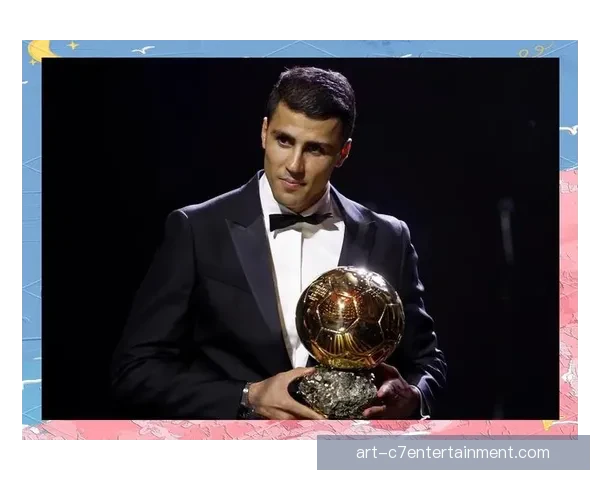 2025金球奖得主罗德里伤愈归队正式回归曼城训练场